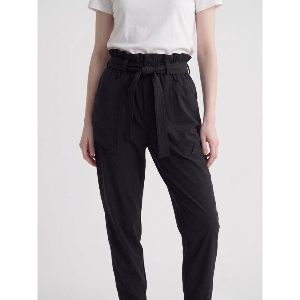 Athleta Womens 4 Black Paperbag Waist Pants Athleisure Gorpcore Travel